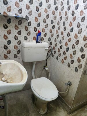 Bathroom in 1.5 BHK Builder Floor at Mayur Vihar – for Rent