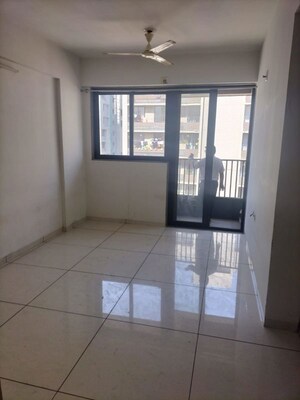 Room in 3 BHK Apartment at Kavisha Panorama, South Bopal – for Rent