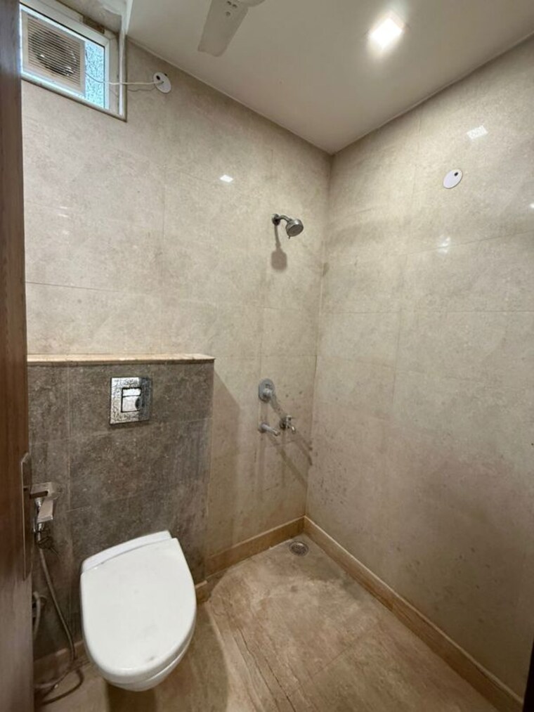 Bathroom, baba colony 2.5 Bedroom 820 Sq.Ft. Builder Floor In Baba Colony Delhi 10031249