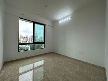 Room in 2 BHK Apartment at Bhoomi Simana, Parel – for Sale