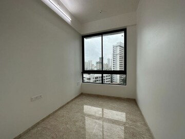 Room in 3 BHK Apartment at Bhoomi Simana, Parel – for Sale