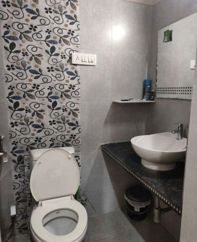 Bathroom, regency-towers 3 Bedroom 1500 Sq.Ft. Apartment In Kavesar Thane 10031367