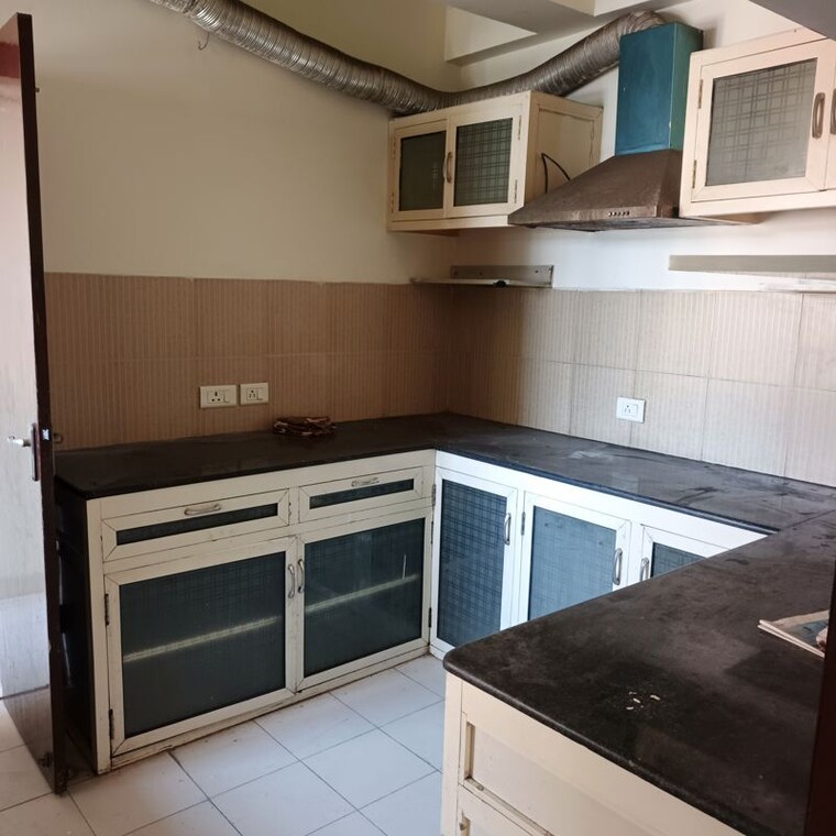 Kitchen, bptp-park-grandeura 3.5 Bedroom 2032 Sq.Ft. Apartment In Sector 82 Faridabad 10031372