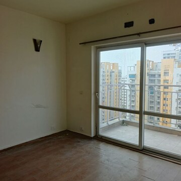 Room in 3.5 BHK Apartment at BPTP Park Grandeura, Sector 82 – for Rent