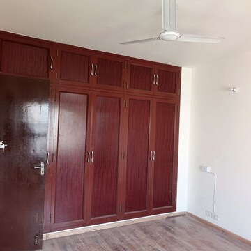 Room in 3.5 BHK Apartment at BPTP Park Grandeura, Sector 82 – for Rent