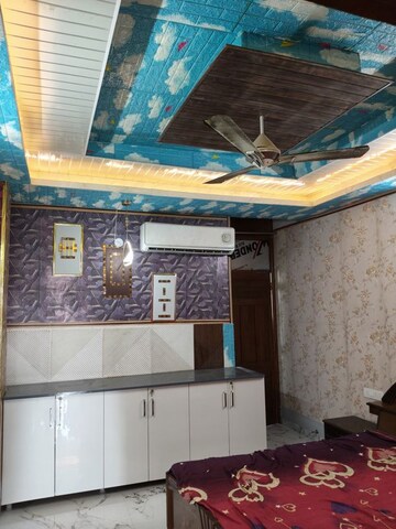 Room in 1 BHK Independent House at RWA Apartments Sector 71, Sector 71 – for Rent