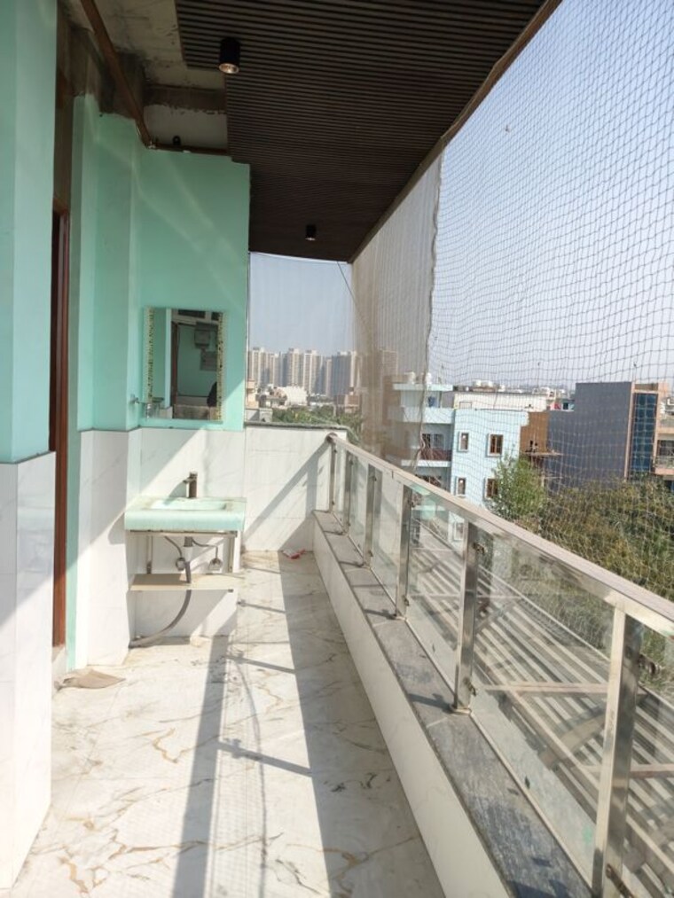 Balcony, rwa-apartments-sector-71 1 Bedroom 550 Sq.Ft. Independent House In Sector 71 Noida 10030678
