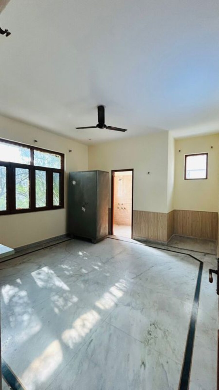 Room, sector 23 2 Bedroom 1374 Sq.Ft. Builder Floor In Sector 23 Gurgaon 10031386