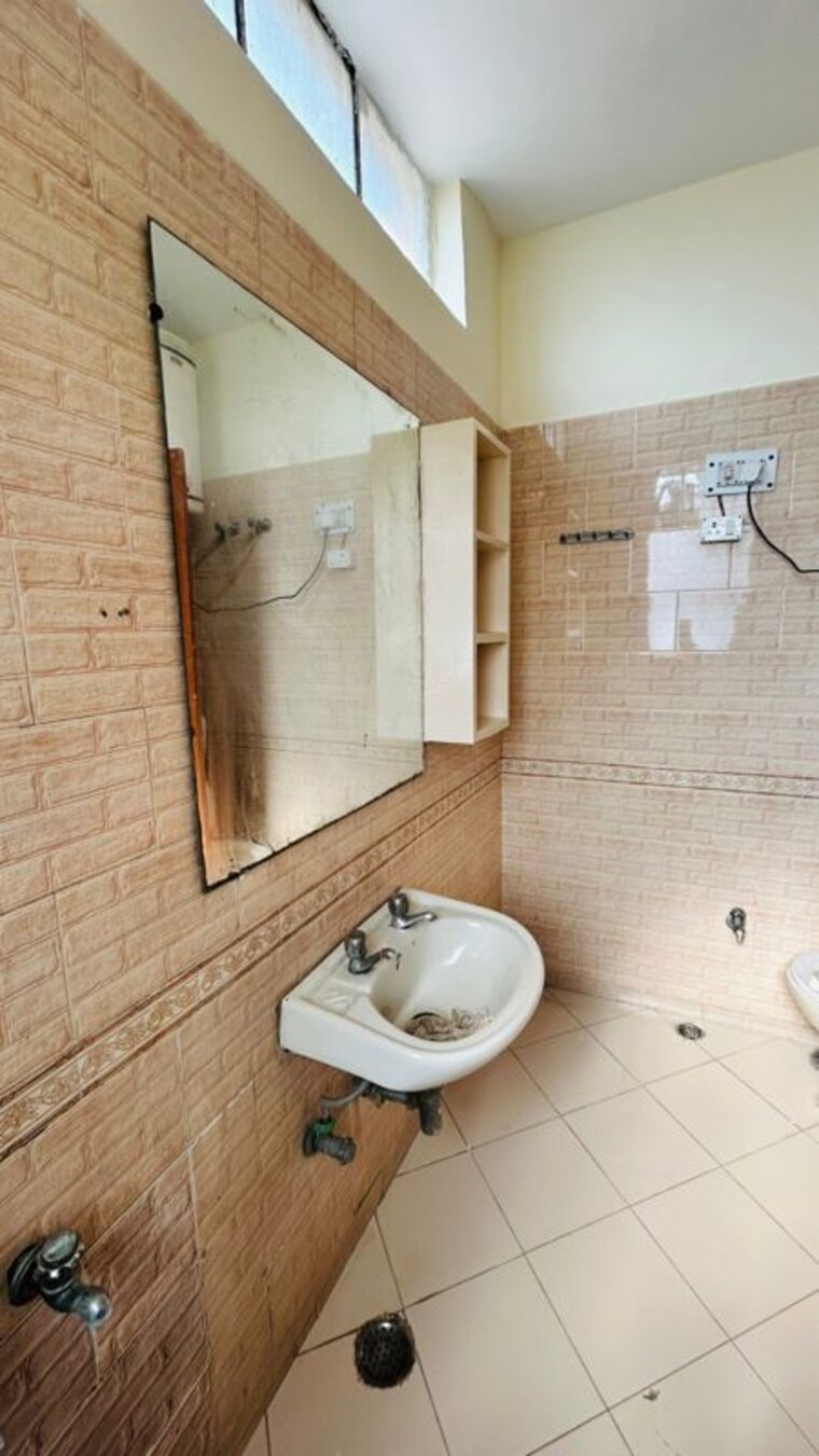 Bathroom, sector 23 2 Bedroom 1374 Sq.Ft. Builder Floor In Sector 23 Gurgaon 10031386
