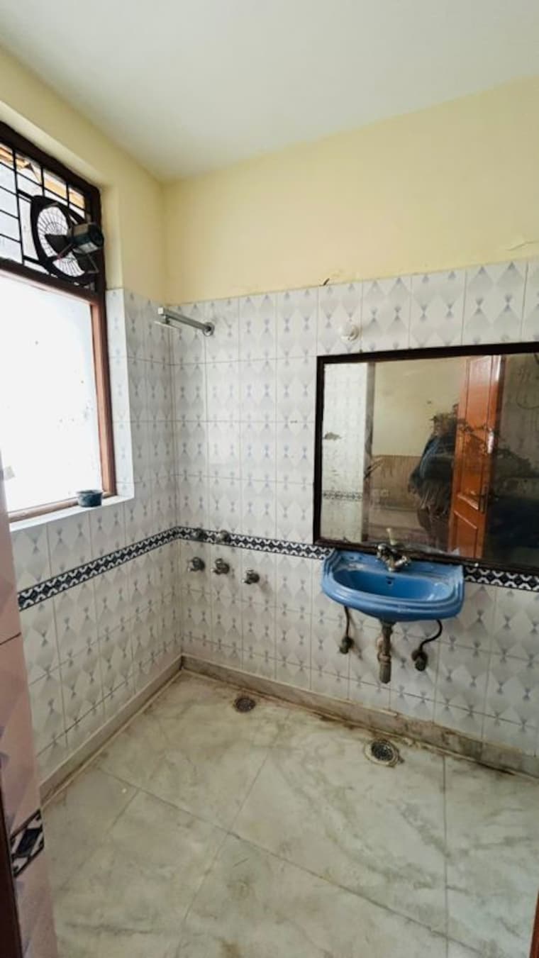 Attached Bathroom, sector 23 2 Bedroom 1382 Sq.Ft. Builder Floor In Sector 23 Gurgaon 10031539