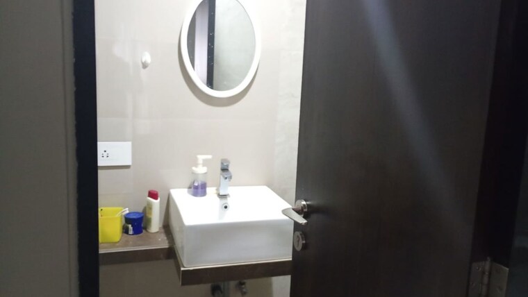 Bathroom, navpada 1 Bedroom 500 Sq.Ft. Apartment In Navpada Mumbai 10026717