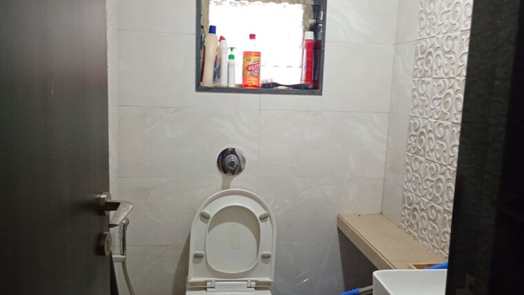 Washroom, navpada 1 Bedroom 500 Sq.Ft. Apartment In Navpada Mumbai 10026717