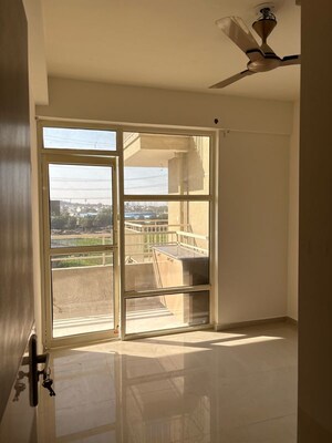 Room in 3 BHK Apartment at Pyramid Altia, Sector 70a – for Rent