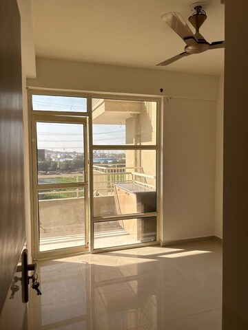 Room in 3 BHK Apartment at Pyramid Altia, Sector 70a – for Rent