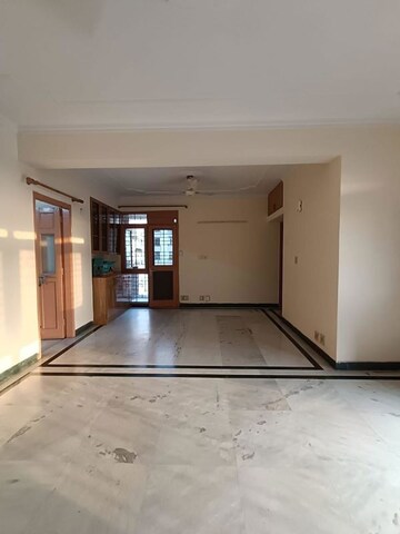 Room in 3 BHK Builder Floor at Ashiana Greens – for Rent