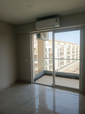 Room in 3.5 BHK Apartment at Signature Global City, Sector 37d – for Sale