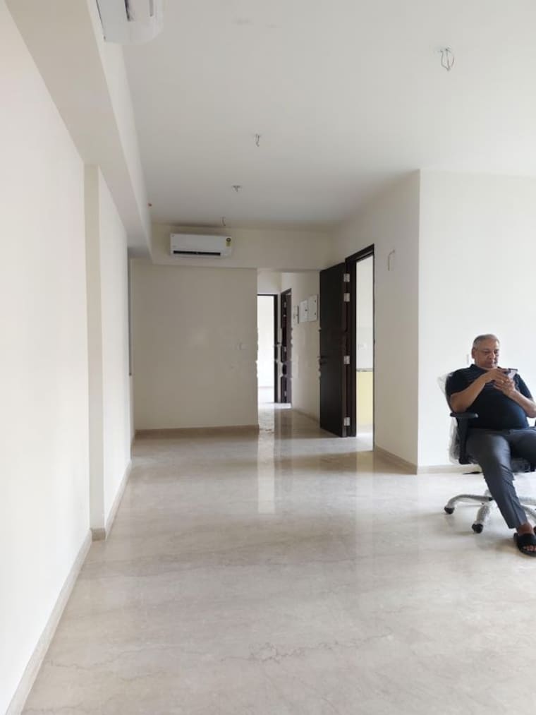  Parking, kalpataru-mugnus 2 Bedroom 1000 Sq.Ft. Apartment In Bandra East Mumbai 10031316
