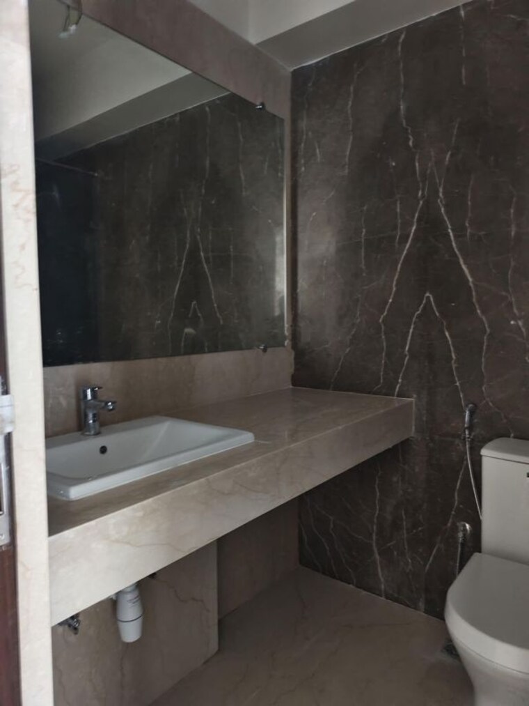 Bathroom, kalpataru-mugnus 2 Bedroom 1000 Sq.Ft. Apartment In Bandra East Mumbai 10031316