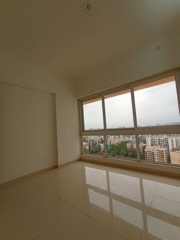 Room in 4 BHK Apartment at Jogeshwari West – for Sale