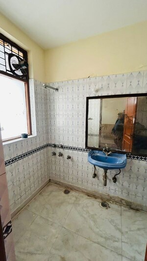 Attached Bathroom in 2 BHK Builder Floor at Sector 23 – for Rent
