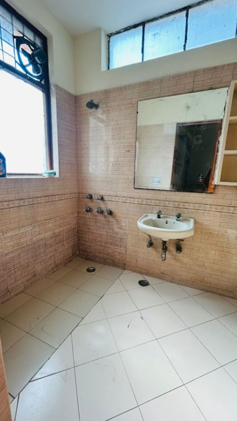 Bathroom, sector 23 2 Bedroom 1340 Sq.Ft. Builder Floor In Sector 23 Gurgaon 10031877