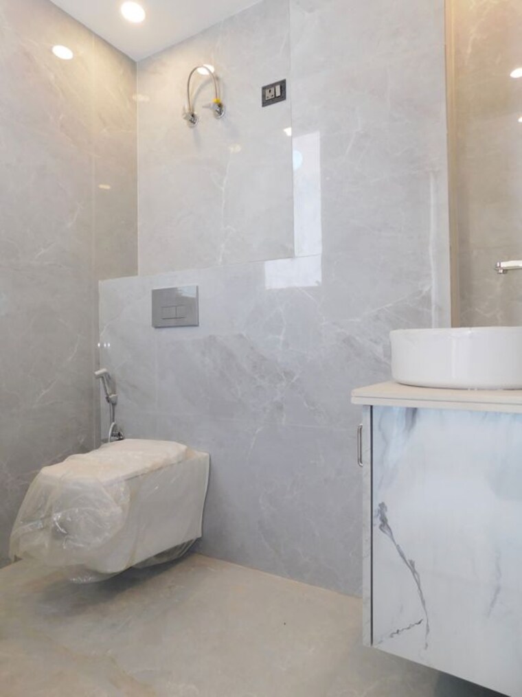 Bathroom, sultanpur 3 Bedroom 1200 Sq.Ft. Builder Floor In Sultanpur Delhi 10031960