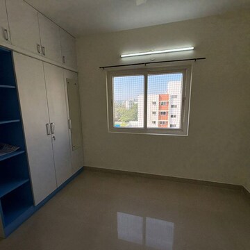 Room in 2.5 BHK Apartment at L&T Raintree Boulevard, Nh 7 – for Rent