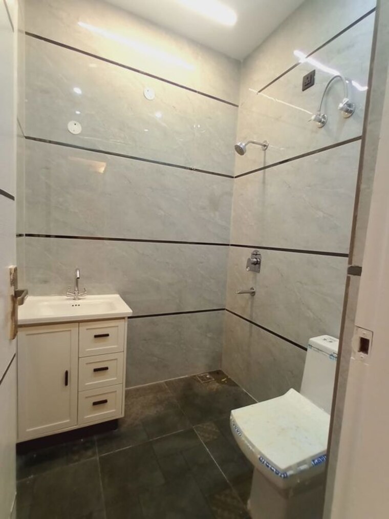 Attached Bathroom, sector 23 dwarka 2 Bedroom 805 Sq.Ft. Builder Floor In Sector 23 Dwarka Delhi 10032139