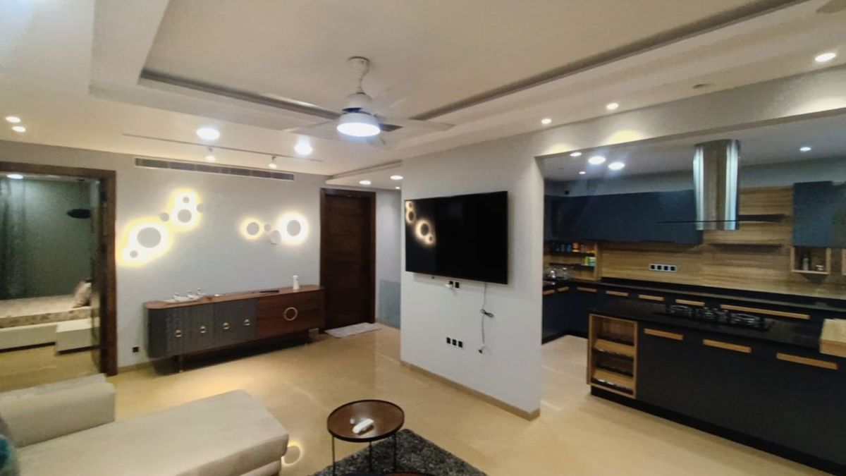 5 BHK + Pooja Room,Servant Room Builder Floor For Sale in DLF Phase V