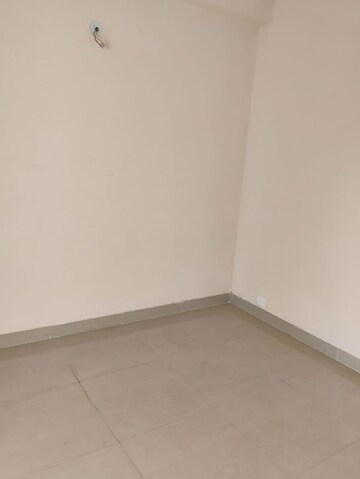 Room in 2 BHK Apartment at Amrapali Dream Valley, Tech Zone 4 Greater Noida – for Sale