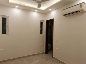 Room in 3 BHK Builder Floor at Saket – for Rent