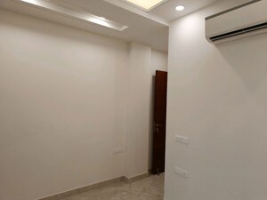 Room in 3 BHK Builder Floor at Saket – for Rent