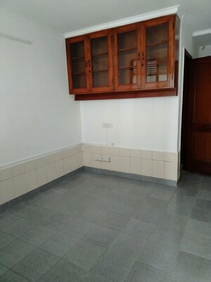 Room in 1 RK Apartment at Defence Colony – for Rent