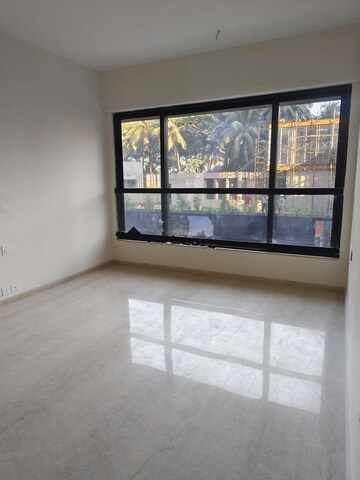 Room in 2 BHK Apartment at UK Iridium, Kandivali East – for Rent