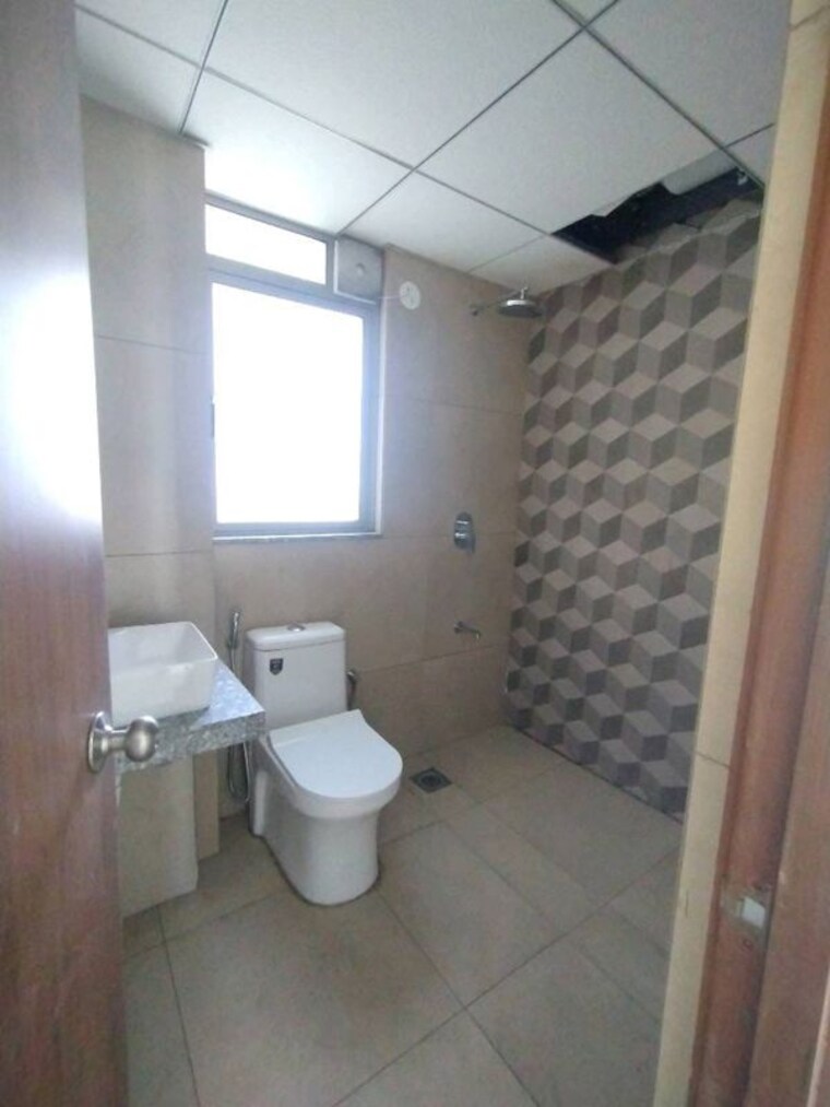 Bathroom, kalpataru-immensa 3 Bedroom 991 Sq.Ft. Apartment In Kolshet Road Thane 10032334