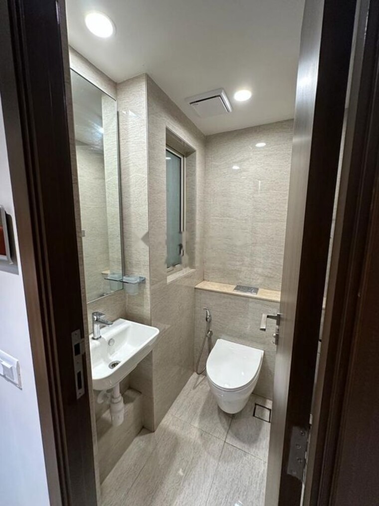 Bathroom, hiranandani-regent-hill 1 Bedroom 382 Sq.Ft. Apartment In Powai Mumbai 10032329
