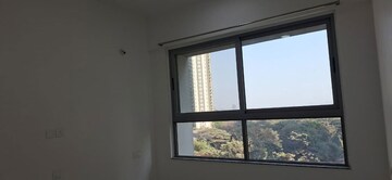 Room in 2 BHK Apartment at Kalpataru Immensa, Kolshet Road – for Sale