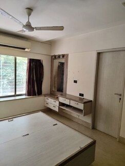 2 BHK + Pooja Room Apartment For Rent in Bandra West