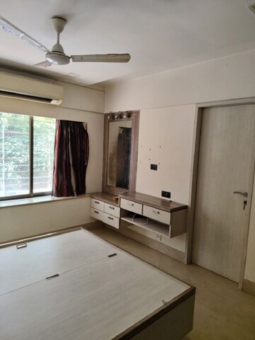 2 BHK Apartment For Rent in Bandra West