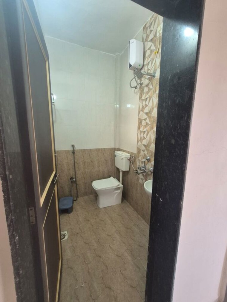 Bathroom, pawar-vasti-apartments 3 Bedroom 1500 Sq.Ft. Apartment In Lohgaon Pune 10032457