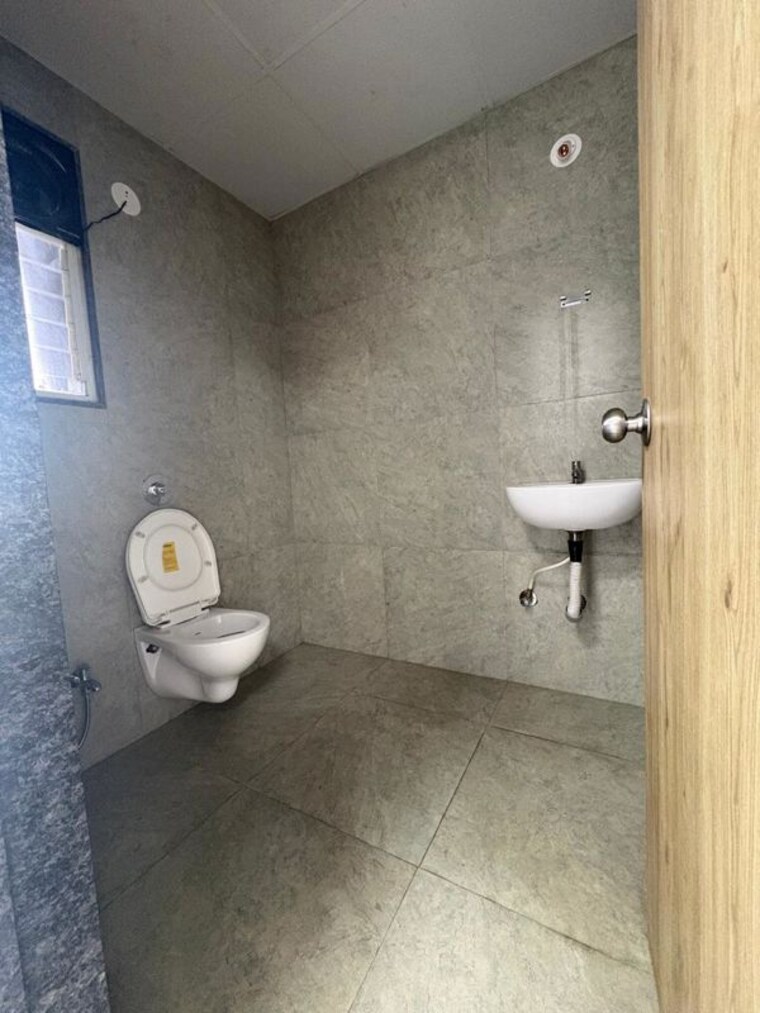Washroom, maruti-millennium-tower Commercial Office Space 448 Sq.Ft. In Baner Pune 10029390