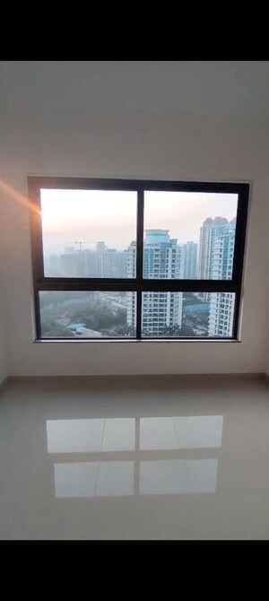 Room in 2 BHK Apartment at Kalpataru Immensa, Kolshet Road – for Rent