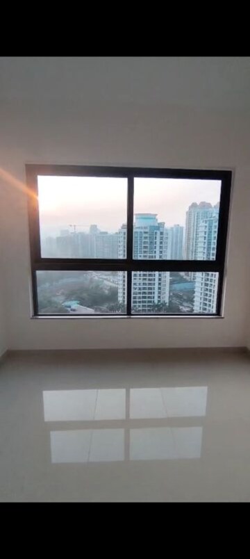 Room in 2 BHK Apartment at Kalpataru Immensa, Kolshet Road – for Rent