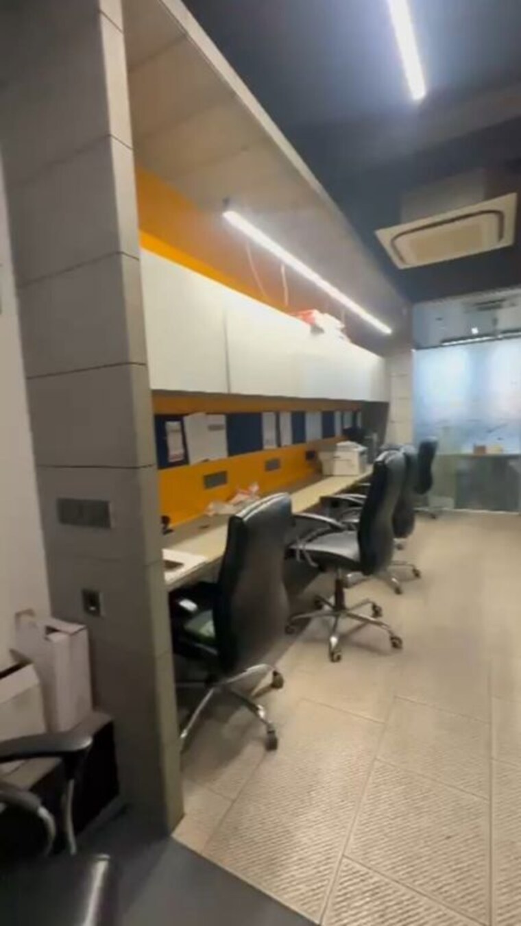 Team Area, satellite Commercial Office Space 1350 Sq.Ft. In Satellite Ahmedabad 10032471