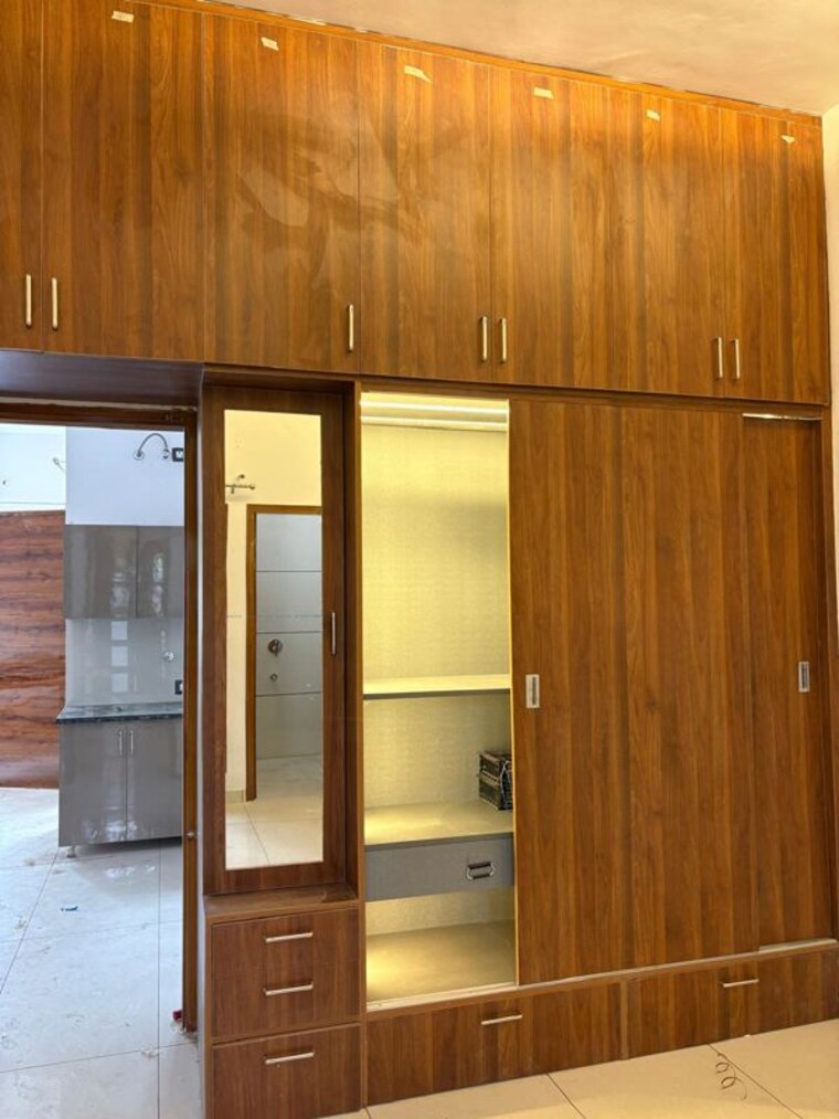 Room, ghazipur 5 Bedroom 2400 Sq.Ft. Independent House In Ghazipur Zirakpur 10032556