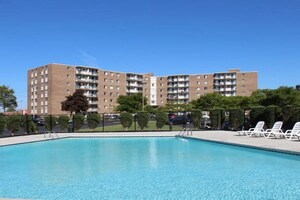 Swimming Pool in 5 BHK Apartment at Khar West – for Sale