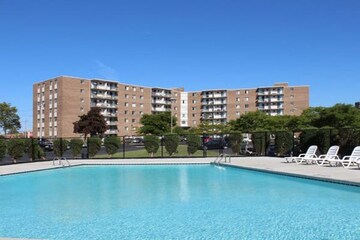 Swimming Pool in 5 BHK Apartment at Khar West – for Sale