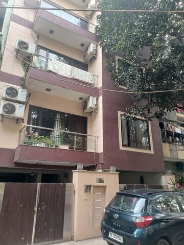 Kitchen in 3 BHK Builder Floor at Safdarjung Development Area – for Sale