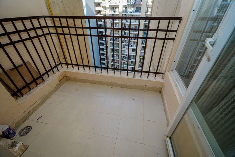 Balcony, ajnara-le-garden 2 Bedroom 995 Sq.Ft. Apartment In Sector 16b Greater Noida Greater Noida 10032442