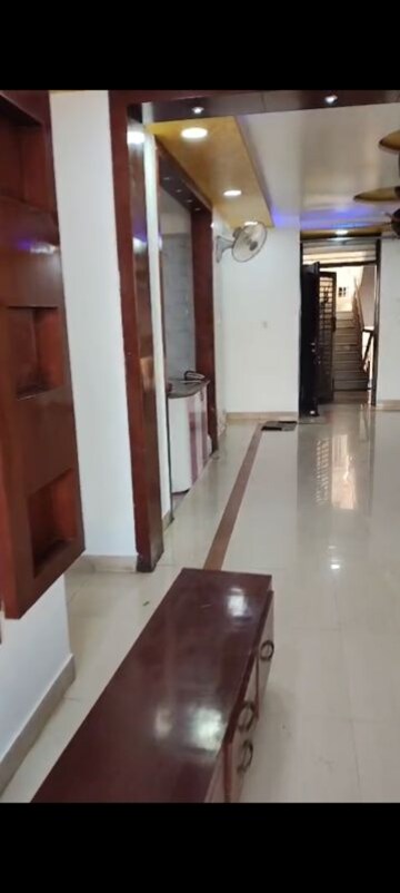 Furnished Amenities in 4 BHK Apartment at Sector 12 Dwarka – for Rent